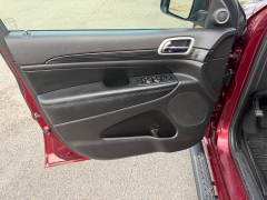 Used 2020  Jeep Grand Cherokee 4d SUV 4WD Laredo Altitude at House of Carz near Rochester&comma; IN