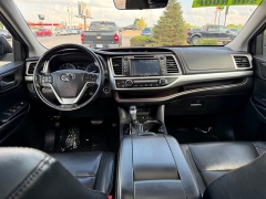 Used 2017  Toyota Highlander 4d SUV AWD XLE at House of Carz near Rochester, IN