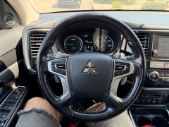 Used 2018  Mitsubishi Outlander Plug-In Hybrid 4d SUV AWC SEL at House of Carz near Rochester&comma; IN