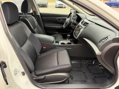 Used 2017  Nissan Altima 4d Sedan 2&period;5L SR at House of Carz near Rochester&comma; IN