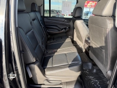 Used 2019  Chevrolet Suburban 4d SUV 4WD LT at House of Carz near Rochester&comma; IN