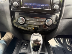 Used 2019  Nissan Rogue 4d SUV AWD SL at House of Carz near Rochester&comma; IN