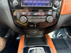 Used 2018  Nissan Rogue 4d SUV AWD SL at House of Carz near Rochester&comma; IN