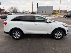 Used 2018  Kia Sorento 4d SUV AWD LX at House of Carz near Rochester&comma; IN
