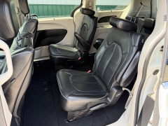 Used 2018  Chrysler Pacifica 4d Wagon Limited at House of Carz near Rochester&comma; IN
