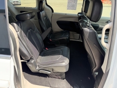Used 2018  Chrysler Pacifica 4d Wagon Limited at House of Carz near Rochester&comma; IN