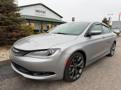  2015 Chrysler 200 4d Sedan S V6 at House of Carz near Rochester, IN