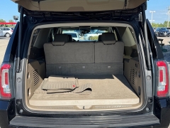 Used 2019  GMC Yukon XL 4d SUV 4WD SLT at House of Carz near Rochester&comma; IN