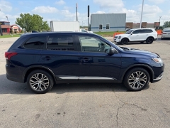 Used 2017  Mitsubishi Outlander 4d SUV FWD ES at House of Carz near Rochester&comma; IN