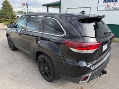 Used 2019  Toyota Highlander 4d SUV AWD SE at House of Carz near Rochester&comma; IN