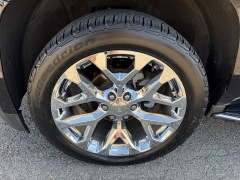 Used 2018  GMC Yukon 4d SUV 4WD SLT at House of Carz near Rochester&comma; IN