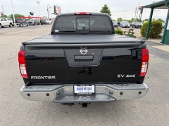 Used 2014  Nissan Frontier 4WD Crew Cab SV Auto at House of Carz near Rochester&comma; IN