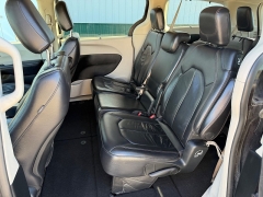Used 2017  Chrysler Pacifica 4d Wagon Touring-L at House of Carz near Rochester&comma; IN