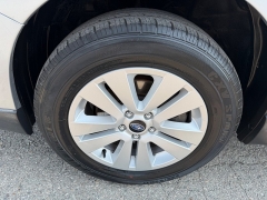 Used 2019  Subaru Outback 4d SUV 2&period;5i Premium at House of Carz near Rochester&comma; IN