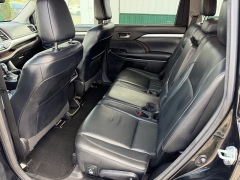 Used 2017  Toyota Highlander 4d SUV AWD XLE at House of Carz near Rochester, IN