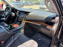 Used 2017  Cadillac Escalade ESV 4d SUV 4WD Luxury at House of Carz near Rochester&comma; IN