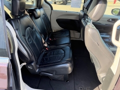Used 2017  Chrysler Pacifica 4d Wagon Touring-L at House of Carz near Rochester&comma; IN