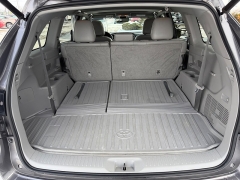 Used 2018  Toyota Highlander 4d SUV FWD XLE at House of Carz near Rochester&comma; IN