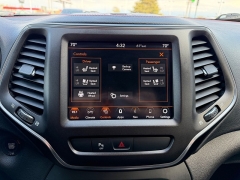 Used 2020  Jeep Cherokee 4d SUV 4WD Trailhawk Elite 3&period;2L at House of Carz near Rochester&comma; IN