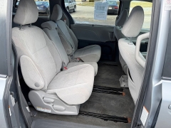 Used 2018  Toyota Sienna 4d Wagon LE 7-Pass w&sol;Auto Access Seat at House of Carz near Rochester&comma; IN