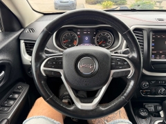 Used 2015  Jeep Cherokee 4d SUV 4WD Trailhawk V6 at House of Carz near Rochester&comma; IN