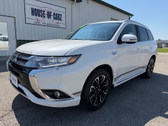 Used 2018  Mitsubishi Outlander Plug-In Hybrid 4d SUV AWC SEL at House of Carz near Rochester&comma; IN