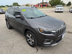 Used 2019  Jeep Cherokee 4d SUV 4WD Limited 3&period;2L at House of Carz near Rochester&comma; IN