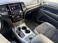 Used 2020  Jeep Grand Cherokee 4d SUV 4WD Laredo Altitude at House of Carz near Rochester&comma; IN