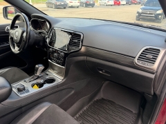 Used 2020  Jeep Grand Cherokee 4d SUV 4WD Laredo Altitude at House of Carz near Rochester&comma; IN