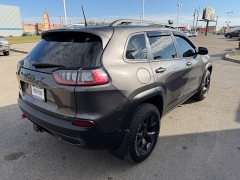 Used 2019  Jeep Cherokee 4d SUV 4WD Trailhawk 3.2L at House of Carz near Rochester, IN