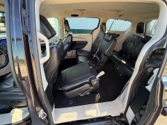 Used 2017  Chrysler Pacifica 4d Wagon Touring-L at House of Carz near Rochester&comma; IN