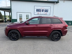 Used 2020  Jeep Grand Cherokee 4d SUV 4WD Laredo Altitude at House of Carz near Rochester&comma; IN
