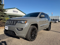  2019 Jeep Grand Cherokee 4d SUV 4WD Laredo Altitude at House of Carz near Rochester&comma; IN