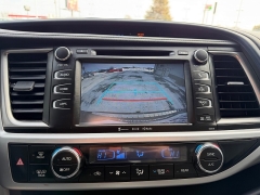 Used 2018  Toyota Highlander 4d SUV FWD XLE at House of Carz near Rochester&comma; IN