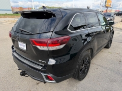 Used 2019  Toyota Highlander 4d SUV AWD SE at House of Carz near Rochester&comma; IN