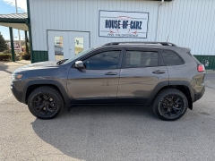 Used 2019  Jeep Cherokee 4d SUV 4WD Trailhawk 3.2L at House of Carz near Rochester, IN