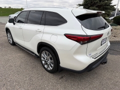 Used 2020  Toyota Highlander 4d SUV AWD Limited at House of Carz near Rochester&comma; IN