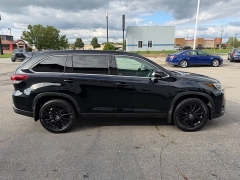 Used 2019  Toyota Highlander 4d SUV AWD SE at House of Carz near Rochester&comma; IN