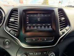 Used 2021  Jeep Cherokee Latitude Lux 4x4 at House of Carz near Rochester&comma; IN