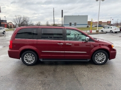 Used 2016  Chrysler Town & Country 4d Wagon Touring L at House of Carz near Rochester&comma; IN