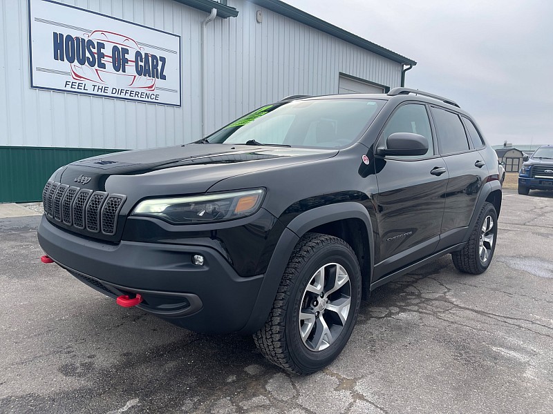 Used 2019  Jeep Cherokee 4d SUV 4WD Trailhawk 3.2L at House of Carz near Rochester, IN