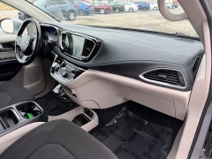 Used 2021  Chrysler Pacifica Touring AWD at House of Carz near Rochester&comma; IN