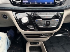 Used 2021  Chrysler Pacifica Touring AWD at House of Carz near Rochester&comma; IN