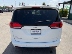 Used 2018  Chrysler Pacifica 4d Wagon Limited at House of Carz near Rochester&comma; IN