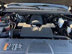 Used 2019  GMC Yukon XL 4d SUV 4WD SLT at House of Carz near Rochester&comma; IN