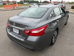 Used 2017  Nissan Altima 4d Sedan 2&period;5L SL &lpar;2017&period;5&rpar; at House of Carz near Rochester&comma; IN