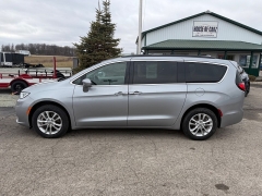 Used 2021  Chrysler Pacifica Touring AWD at House of Carz near Rochester&comma; IN