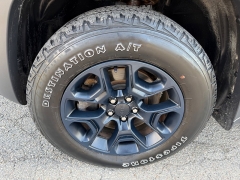 Used 2020  Jeep Cherokee 4d SUV 4WD Trailhawk Elite 3&period;2L at House of Carz near Rochester&comma; IN