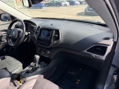 Used 2021  Jeep Cherokee Latitude Lux 4x4 at House of Carz near Rochester&comma; IN