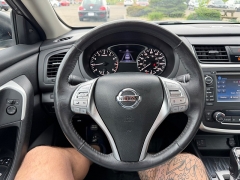 Used 2017  Nissan Altima 4d Sedan 2&period;5L SL &lpar;2017&period;5&rpar; at House of Carz near Rochester&comma; IN